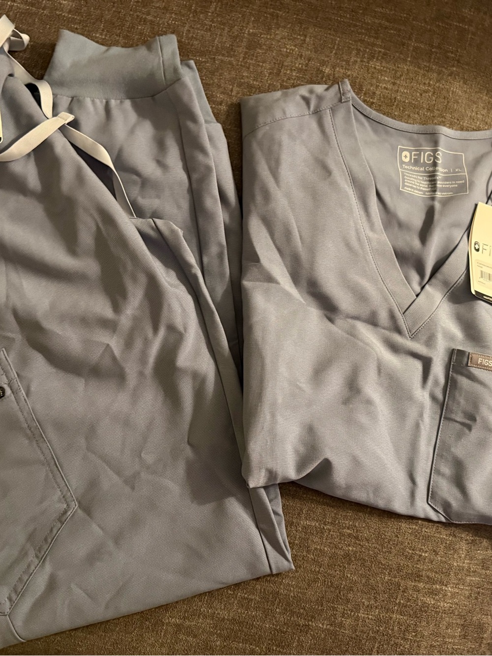FIGS Catarina Scrub Top and Zamora Tall Jogger Set